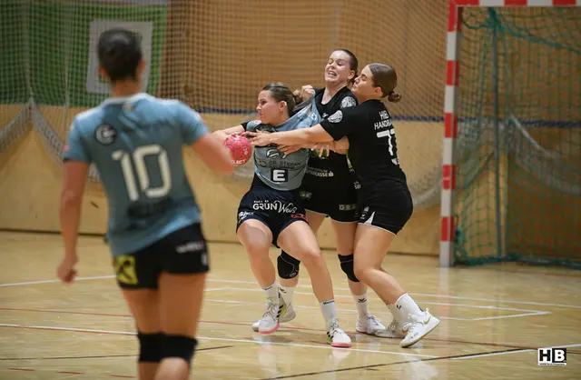 Im Testspiel gegen HIB Graz schenkten die beiden Teams einander nichts. | Foto: Bernd Haider