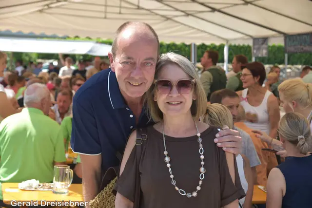 Bürgermeister Robert Schmierdorfer mit Frau Michaela.  | Foto: Gerald Dreisieber