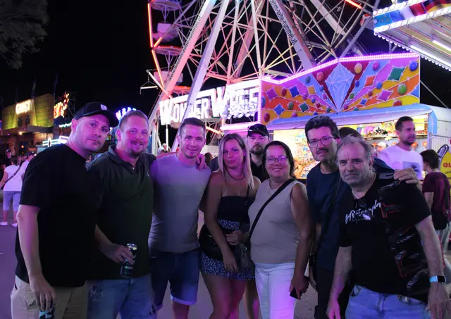 In guter Gesellschaft genossen die vielen Gäste den ersten Samstag des 56. Golser Volksfestes. 