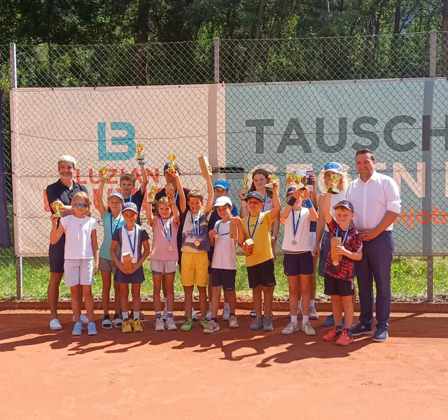 Gesamtcupsieger mit Bgm. Benedikt Lentsch und Martin Mungenast | Foto: Monika Hammerl