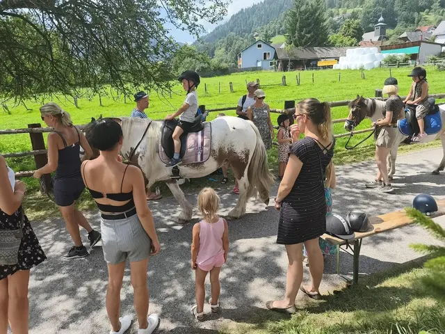 Das Reiten war bei den Kindern sehr beliebt. | Foto: Anita Galler