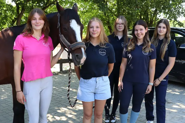 Neben Juliana, Patrizia und Katharina sind im Betreuerteam gleich zwei Lauras vertreten | Foto: Gerhard Langmann