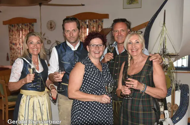 Manuela König mit Gästen aus Kärnten  | Foto: Gerald Dreisieber