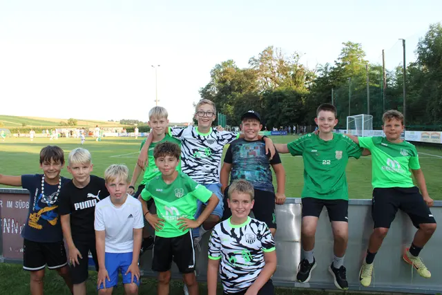 Zahlreiche junge Fans waren vor Ort um den ASKÖ Schlaining gemeinsam anzufeuern. | Foto: Anika Paul