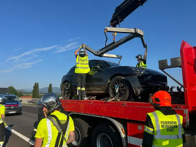 Aufgrund der Fahrzeugbergung war mindestens ein Fahrstreifen gesperrt. | Foto: FF Neunkirchen