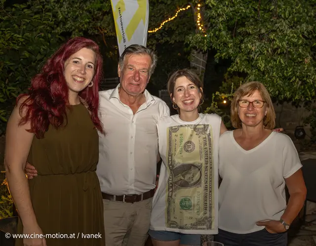 Maria Gruber gemeinsam mit Familie Prendl. | Foto: www.cine-motion.at / Ivanek