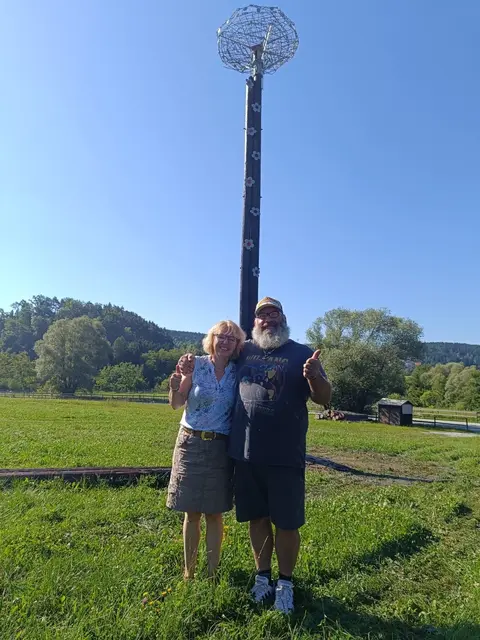 Anita Scherr und Christian Knopper sorgen für einen neuen Storchenhorst in Rosental. | Foto: Weixler