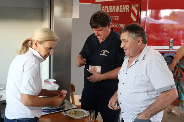 Der Feuerwehrchef gönnte sich eine Schwammsuppe | Foto: Gerhard Langmann
