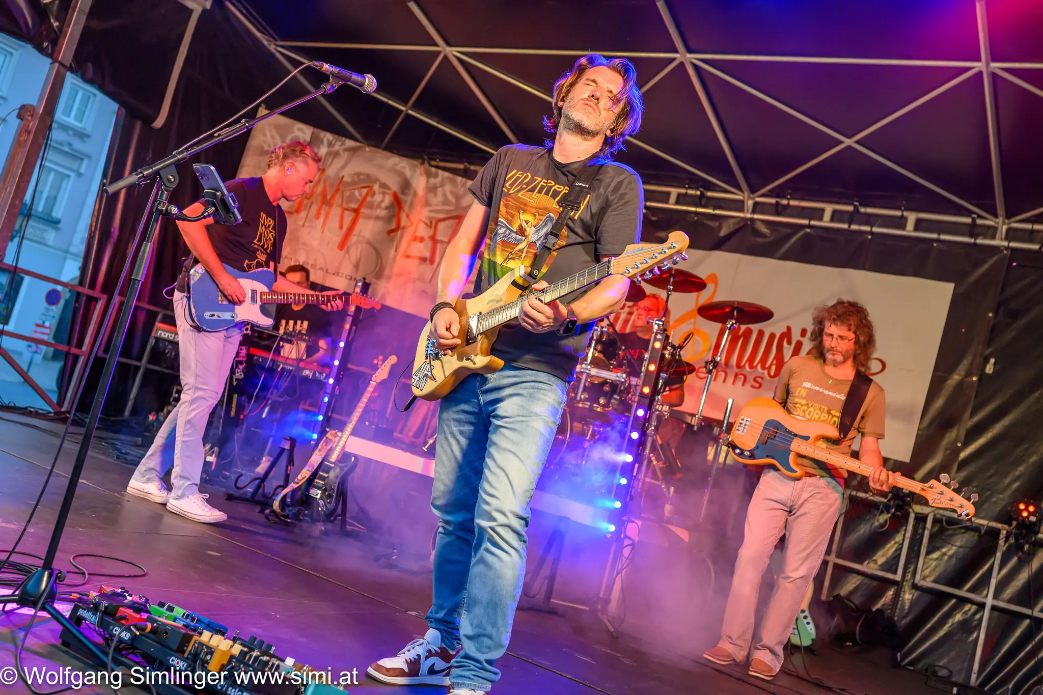 Emma-Peal-rockten-den-Ennser-Hauptplatz-