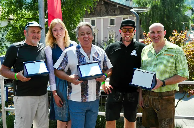 Die vier bisherigen Obleute und jene Frau, die hinter den starken Männern steht: Bernhard Riedl, Lisa Schwaninger, Gotthard Haider, Matthias Leis und Thomas Kirchebner | Foto: Hassl