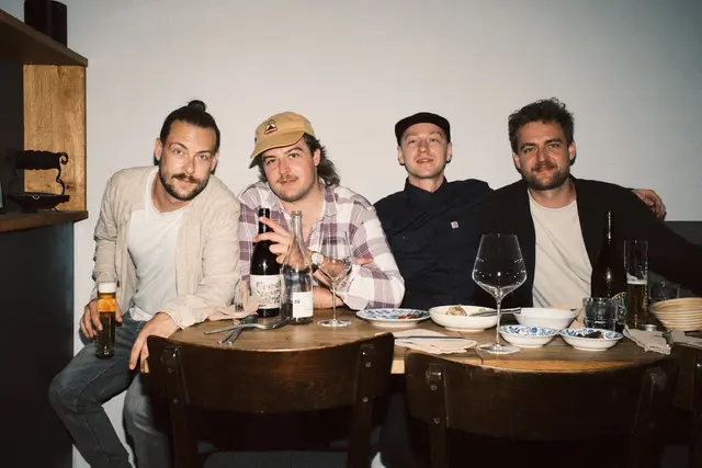 Fabian Mayr, Lukas Zauner, Dominik Schütz und Philipp Zauner (v. l. n. r.) betreiben seit sieben Jahren das beliebte Urfahraner Lokal "Die Donauwirtinnen". | Foto: Stefan Maierhofer