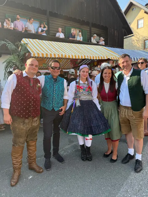 Ronny Rull, Stefanie Ofner und Alfred Altersberger mit einem Kirchtagspärchen  | Foto: ÖVPClub