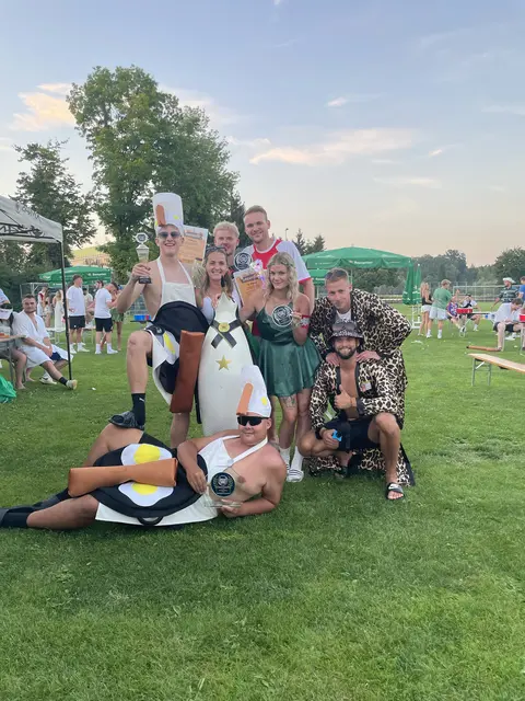 Die Siegerteams des heurigen BeerPong-Gauditurniers in Zell an der Pram. | Foto: Bippn Stammtisch