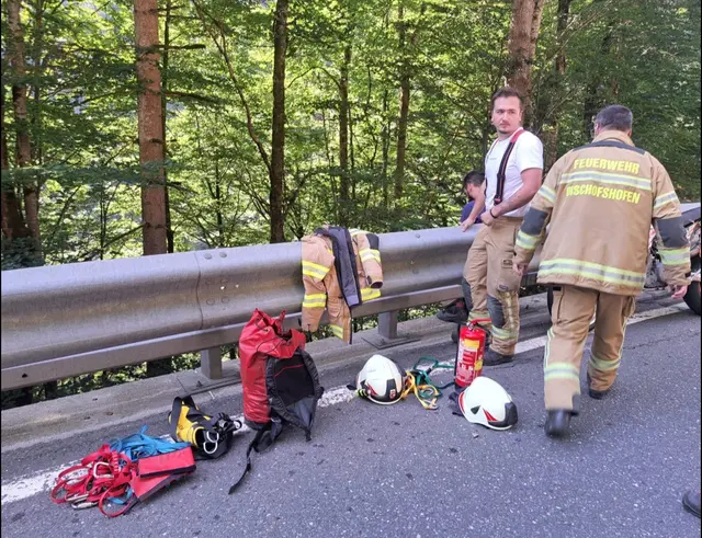 Nach zwei Stunden konnten die freiwilligen Kräfte der Feuerwehr wieder einrücken. | Foto: Freiwillige Feuerwehr Bischofshofen