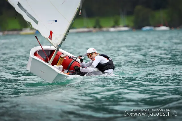 Die Eröffnung mit Festakt und Flaggenzug findet am Montag, 25. August 2025 um 19 Uhr beim Freizeitzentrum Atoll Achensee statt. Das erste Ankündigungssignal gibt es am Dienstag, 26. August 2025 und 10 Uhr und das letzte Ankündigungssignal sowie die, Siegerehrung findet am Freitag statt. | Foto: Armin Jacobs