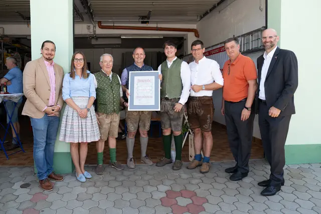WK-Bezirksstellenobmann Walter Sabitzer, Kappel Bürgermeisterin Andrea Feichtinger-Sacherer, Werner Kogler sen., Werner Kogler jun., Michael Kogler, Landeshauptmann Stellvertreter Martin Gruber, WK-Präsident Jürgen Mandl, WK-Bezirksstellenleiter Robert Schratt | Foto: Elektro Kogler (Christian Irrasch)