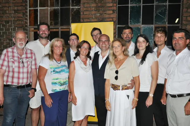 Eröffnung Musiksommer 2025: GR Thomas Pfaffl, Gemeinderat (GR) Christopher Brawenz, GR Adelheid Muhm, GR Peter Schindler, STR Petra Gerstenecker, Johannes Neunteufel, Mario Pecoraro, Stadträtin Elke Paul, Severin Trogbacher, Raphaela Fries, Dave Reismann und Bürgermeister Christian Gepp bei der Eröffnung des Musiksommers (v.l.). | Foto: Stadtgemeinde Korneuburg