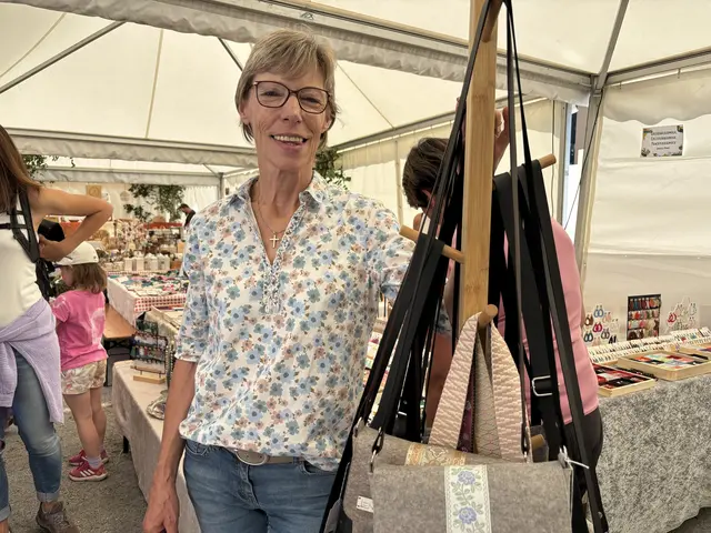 Helene mit exklusiven Trachtentaschen | Foto: MeinBezirk