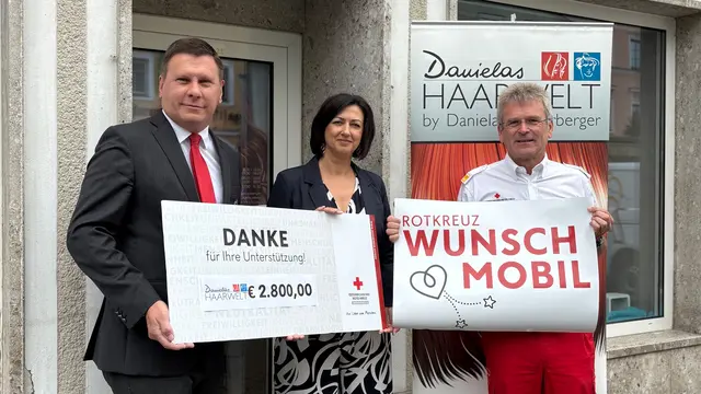 Gerald Kronberger neben Daniela Steinerberger und Herbert Markler. | Foto: RK/LV OÖ, Steinerberger