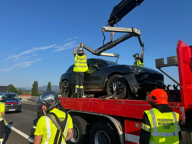 Aufgrund der Fahrzeugbergung war mindestens ein Fahrstreifen gesperrt. | Foto: FF Neunkirchen