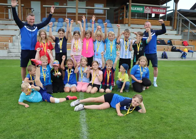 Gruppenfoto der Kinder mit ihren Betreuern | Foto: USV Pro Pet Gastern