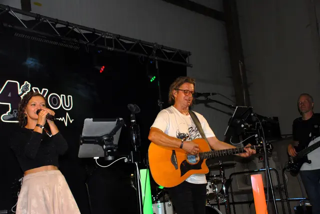 Für eine tolle Stimmung und für die nötige Beinarbeit sorgte die Tanzmusikformation "" Austria 4 You " bis in die frühen Morgenstunden 