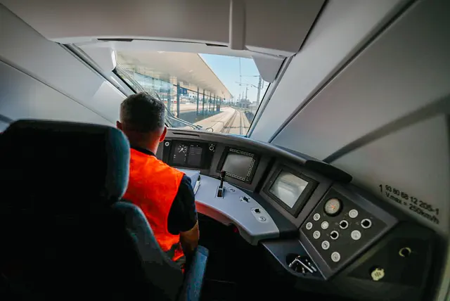 So blickt der Lokführer im neuen ICE 4 auf die Koralmbahn. | Foto: Foto: ÖBB