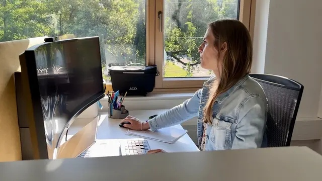 Auch in der Umweltmeteorologie ist Liliane gefragt: Wenn neue Straßen geplant oder Bauprojekte genehmigt werden, erstellt sie Gutachten darüber, wie Schadstoffe die Luftqualität und das lokale Klima beeinflussen könnten.  | Foto: Carmen Kurcz