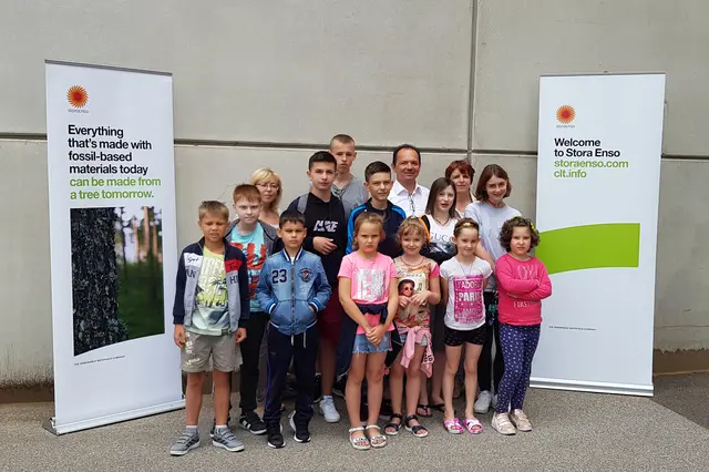 Seit 1996 verbringen Kinder aus der von Tschernobyl betroffenen Region erholsame Wochen in Ybbs. (Archivbild aus dem Jahr 2018: Die Kinder aus Tschernobyl besuchen die Firma Stora Enso in Ybbs bei ihrem Urlaub in Österreich) | Foto: Jürgen Bauer/Archiv