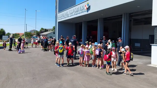 Start und Ziel für die Ferienpassktion der St. Romaner Feuerwehren war das Feuerwehrhaus St. Roman. | Foto: Alois Braid