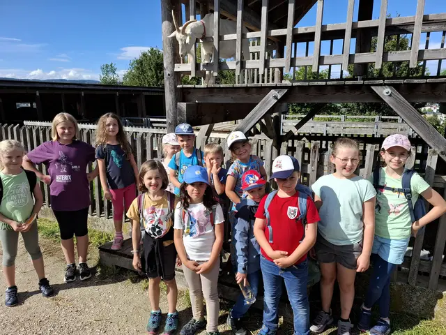 Die Kinder wanderten beim Ferienprogramm in den Streichelzoo des Diakoniewerks. | Foto: Kinderfreunde Gallneukirchen