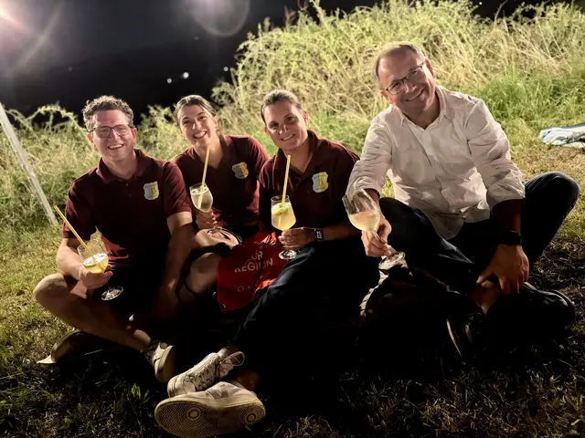 Rund 600 Besucher – mehr als dreiviertel der 700 Einwohner – genossen Live-Musik, Weinspezialitäten und Gemeinschaft an der Weinviertelwarte. | Foto: Markus Kahrer