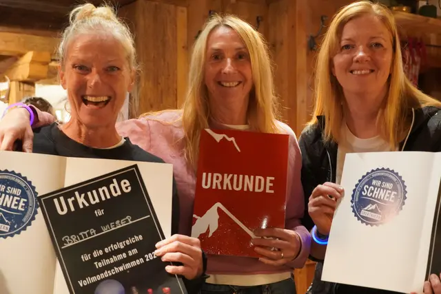 Die Freude nach dem Meistern der eiskalten Herausforderung war bei allen Teilnehmern groß. | Foto: Nicole Hettegger