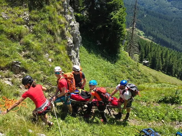 Sommerübung auf der Rax: Bergretterinnen und Bergretter der Ortsstelle Mürzzuschlag retteten einen verunfallten Schwammerlsucher. | Foto: ÖBRD Mürzzuschlag