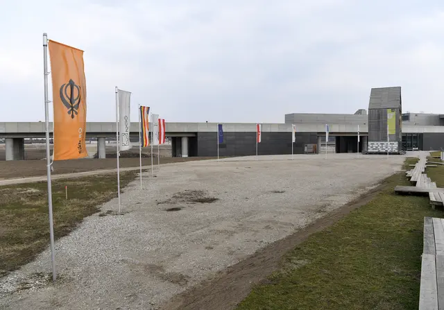 Die Fahne der jüdischen Kultusgemeinde sowie der Fahnenmast am Campus der Religionen in der Seestadt Aspern wurden Mitte Juli entwendet. (Archivfoto) | Foto:  ROLAND SCHLAGER / APA / picturedesk.com