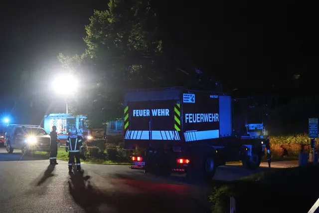 Drei Spaziergänger hörten die Hilfeschreie: Ein 37-Jähriger konnte schwer verletzt aus dem Katzenbach in Thalheim nahe der Traun gerettet werden. | Foto: laumat.at