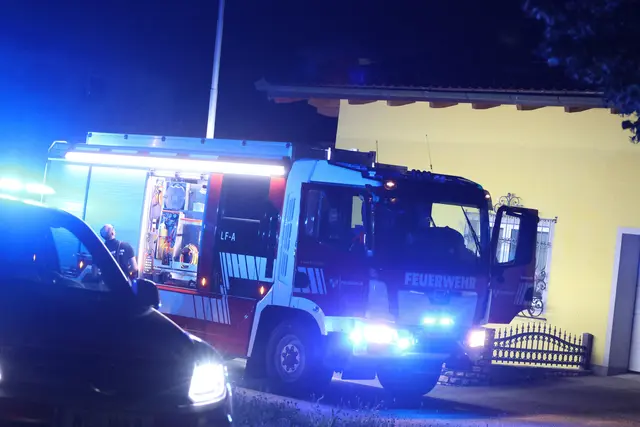 Drei Spaziergänger hörten die Hilfeschreie: Ein 37-Jähriger konnte schwer verletzt aus dem Katzenbach in Thalheim nahe der Traun gerettet werden. | Foto: laumat.at