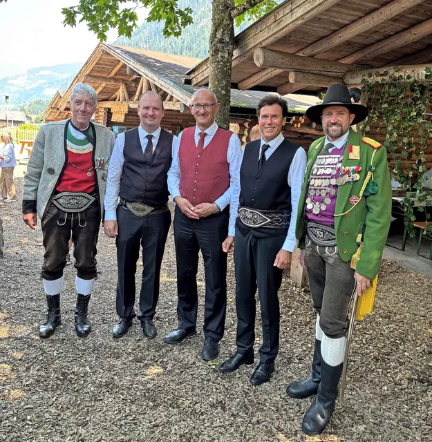 LKDStv. Mjr. Gerhard Biller, Bgm. Mayrhofen Hans Jörg Moigg, LH Tirol Anton Mattle, Prok. Sparkasse Schwaz Max Stock und LKD Mjr. Thomas Saurer.