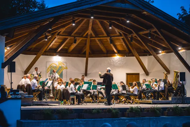 Die Freitagabende stehen in Schönberg ganz im Zeichen der Musik. Auch diesen Freitag spielte die MK Schönberg ein Konzert. | Foto: Pernsteiner