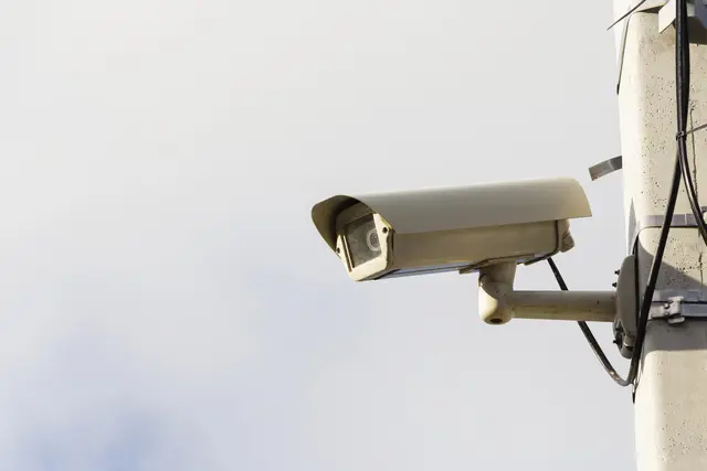 Eine vorausgesagte Gesetzesänderung soll den Einsatz von mehr Videoüberwachung in Wels möglich machen. Die Grünen kritisieren dieses Vorgehen. | Foto: smarterpix/mihail39