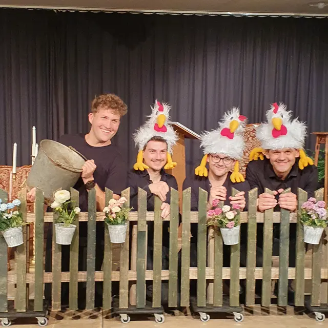 Regisseur Gregor Steiner verwandelte den Mistelbacher Stadtsaal mit wenigen, aber stimmigen Mitteln in eine zauberhafte Kulisse | Foto: Gabriel 