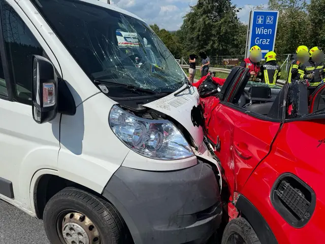 Bei der Autobahnabfahrt Griffen kollidierten die zwei Fahrzeuge miteinander.  | Foto: FF Ruden