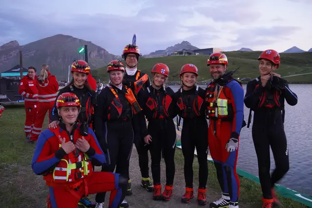 Die Wasserrettung Altenmarkt war mit zehn Kräften vor Ort. In drei Booten und vom Land aus beaufsichtigten die Ehrenamtlichen die Schwimmer. | Foto: Nicole Hettegger