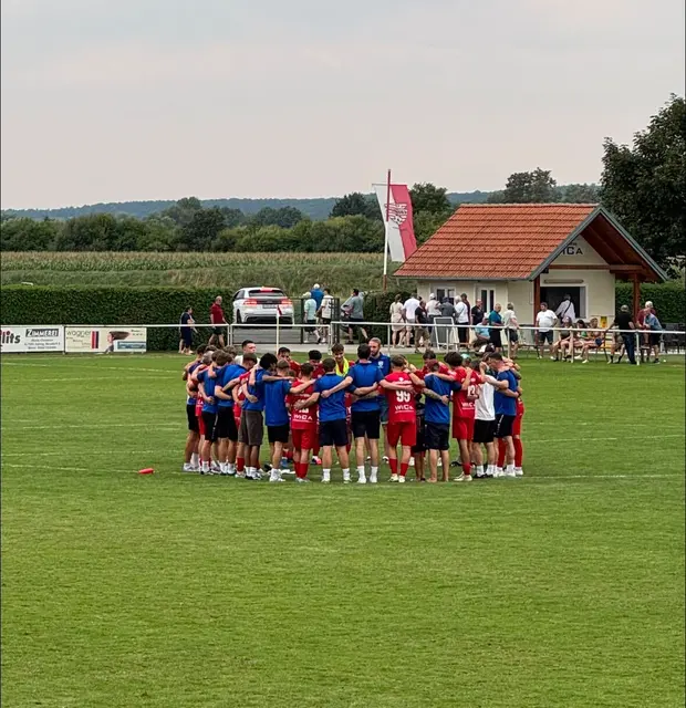 Große Freude herrschte bei den Spielern des SV Eberau nach dem 2:1-Heimsieg gegen Regionalliga-Absteiger Siegendorf. | Foto: SV Eberau