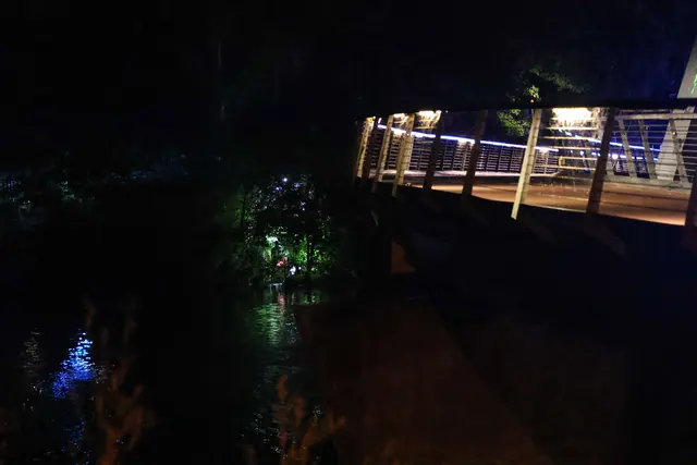 Drei Spaziergänger hörten die Hilfeschreie: Ein 37-Jähriger konnte schwer verletzt aus dem Katzenbach in Thalheim nahe der Traun gerettet werden. | Foto: laumat.at