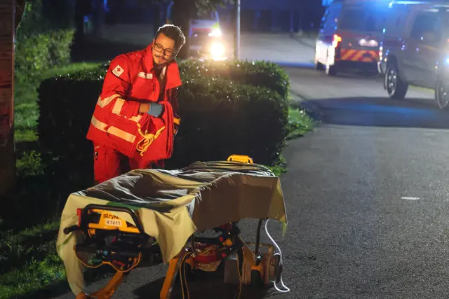 Drei Spaziergänger hörten die Hilfeschreie: Ein 37-Jähriger konnte schwer verletzt aus dem Katzenbach in Thalheim nahe der Traun gerettet werden. | Foto: laumat.at