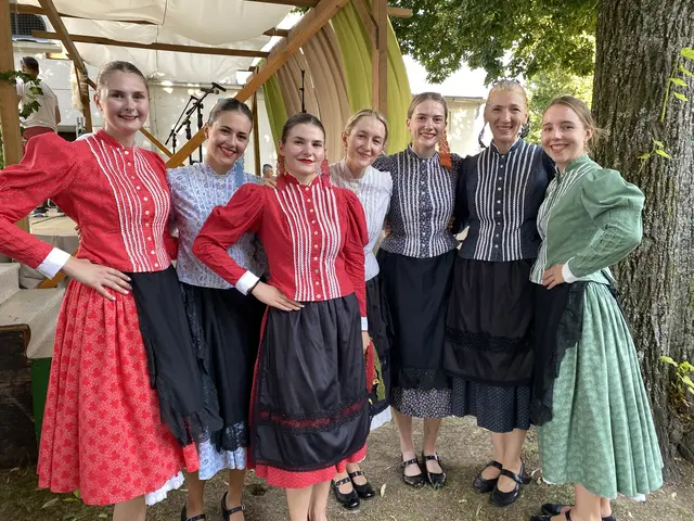 Die Tänzerinnen der Graničari | Foto: Gesa Buzanich