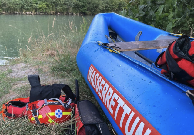 Boote wurden zu Wasser gelassen, mittels Schlauchkanadier wurde am Fluss gesucht. | Foto: Österreichische Wasserrettung Landesverband Kärnten