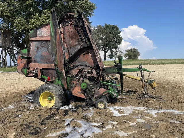 Die vollständig ausgebrannte Presse wurde mithilfe einer Wärmebildkamera kontrolliert. | Foto: DOKU-NÖ