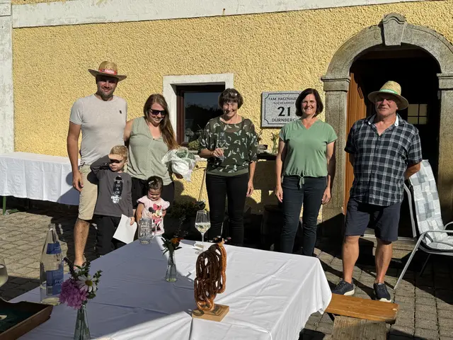 Familie Hagenauer und die Obfrau des VBW Walding begrüßten die vielen Gäste am Dürnberg in Ottensheim. | Foto: Günter Scherer